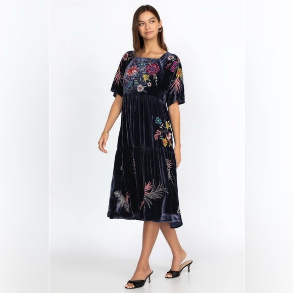 Johnny Was Dresses & Skirts - Johnny Was Tiarei Raglan Tiered Floral Embroidered crushed Velvet Midi Dress xl